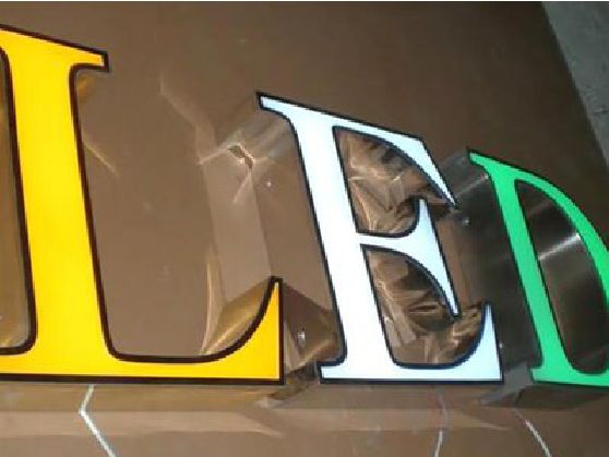 汶川介绍LED招牌的基础知识。